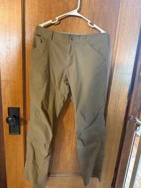 Kuhl Men's Khaki Stretch Chinos - Olive Brown